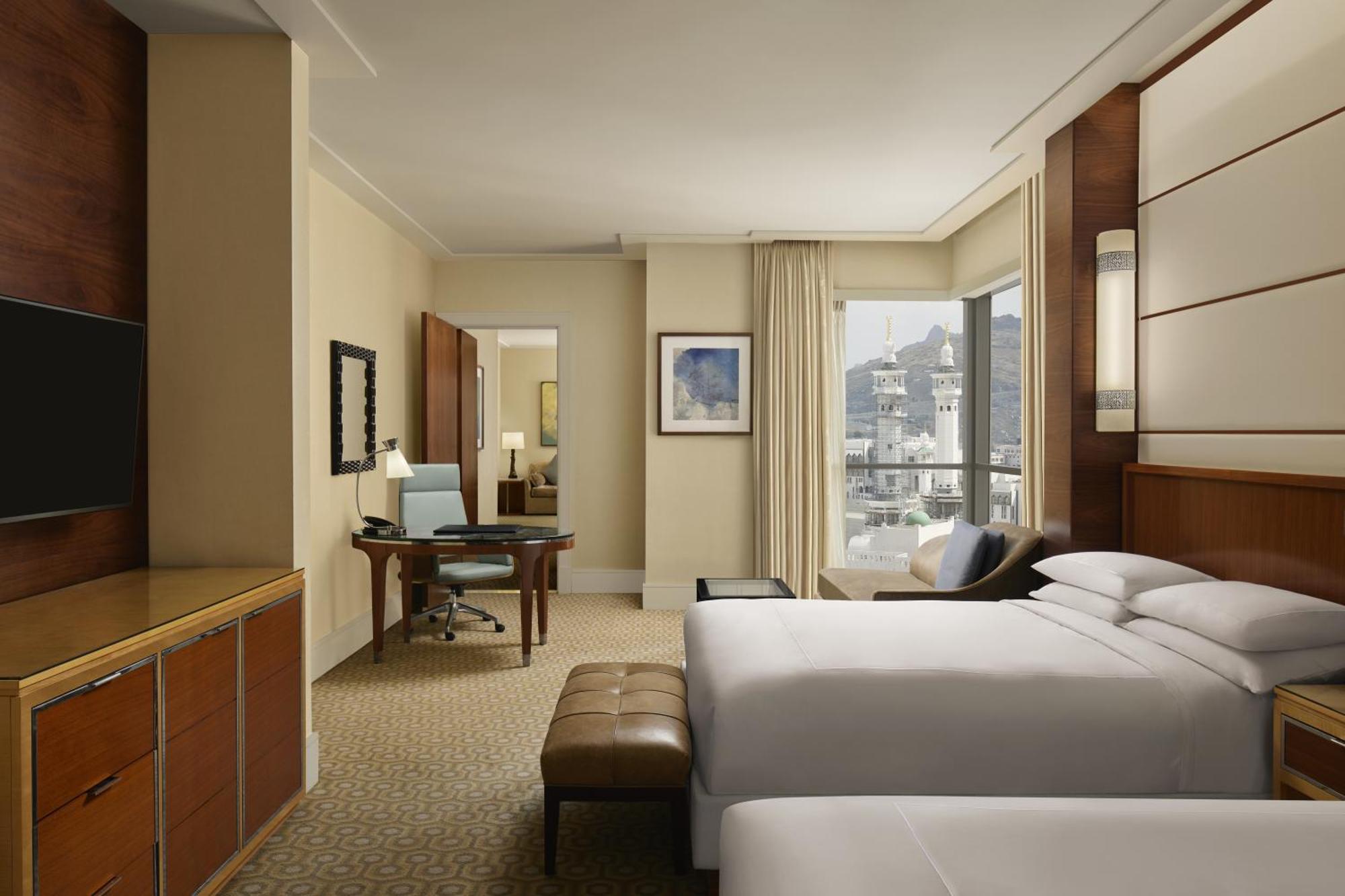 فندق كونراد مكة المظهر الخارجي الصورة A guest room at the Four Seasons Hotel